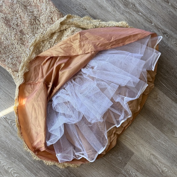 Absolutely Stunning Strapless Lace, Bead and Sequin Prom Formal - Picture 7 of 11